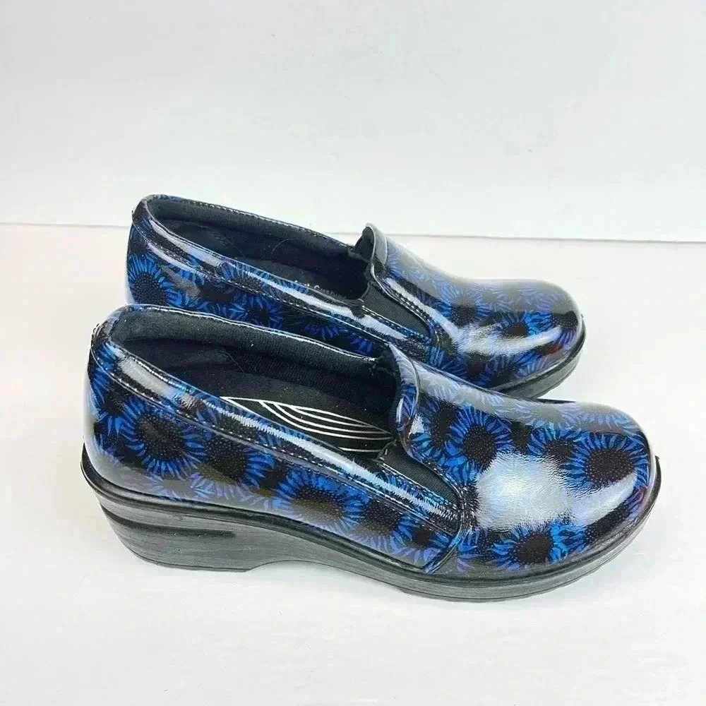 Easy Works by Easy Street Leeza Navy Midnight Sunflower Slip on Clogs Size 7